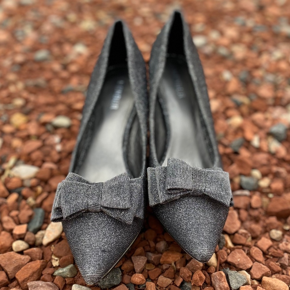 MENBUR | Stunning Silver Sparkled Bow Pumps